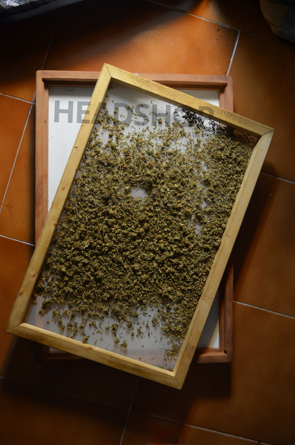 Tan Tam lleno de marihuana resinosa