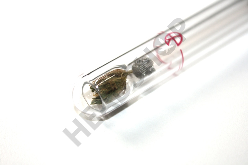 Detalle de la marihuana dentro de la cazoleta