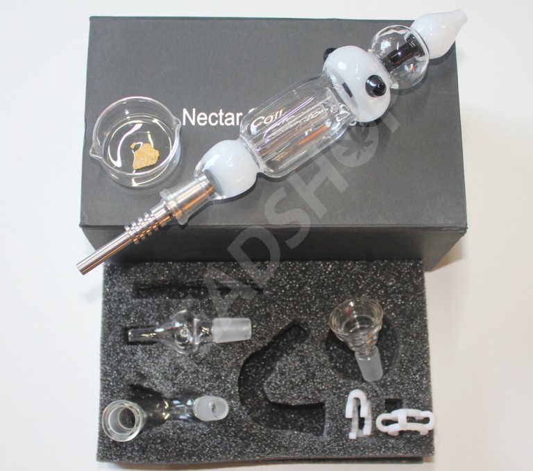 El Nectar Collector con su caja y los accesorios