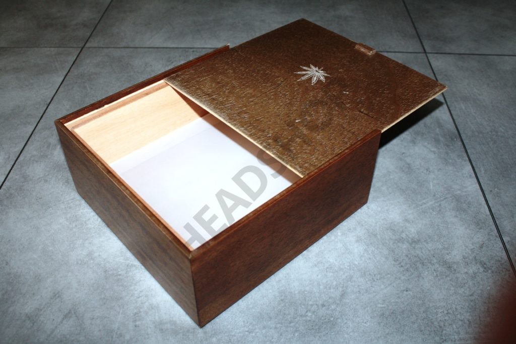 Caja Bahamas apertura lateral